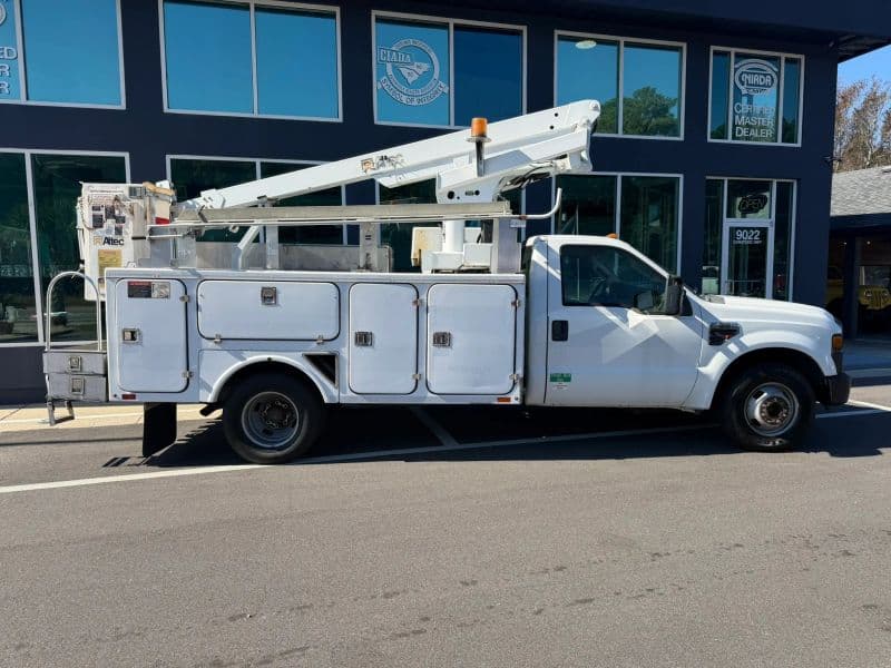 2008 Ford F350 Super Duty Regular Cab & Chassis 165 W.B. 2D - Image 3