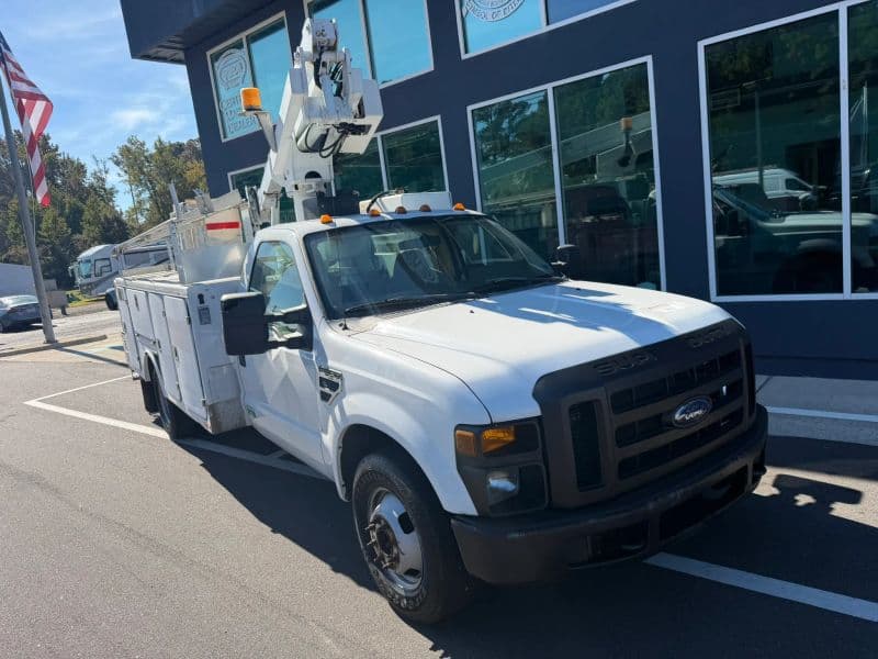 2008 Ford F350 Super Duty Regular Cab & Chassis 165 W.B. 2D - Image 2
